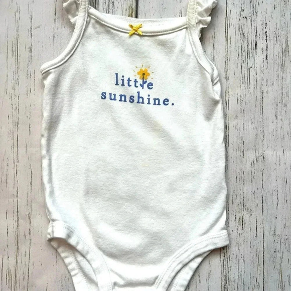 Carter’s bundle of baby girls’ 2 bodysuits & 1 sunsuit Size 6 months - Picture 7 of 12